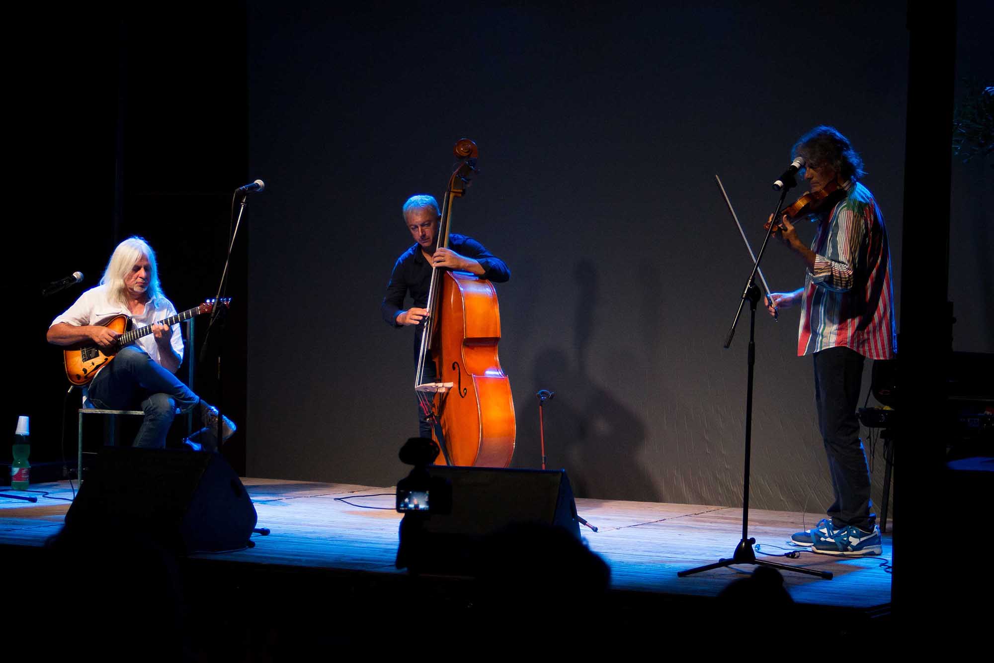 Acoustic Swing Trio: Sulle Corde del Jazz a Segesta