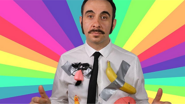 “Come Essere Tristi e Vivere Felici”, tra stand-up e puppets